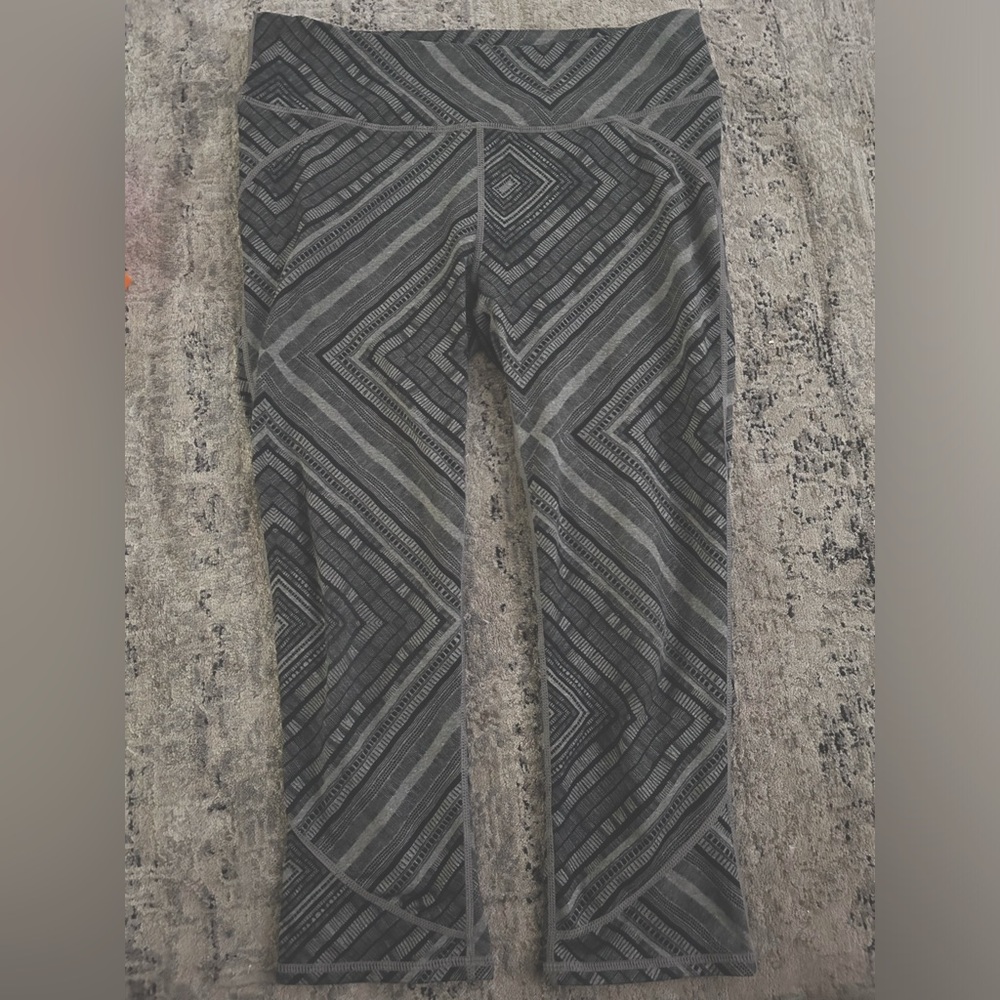 Fabletics cropped workout leggings size small